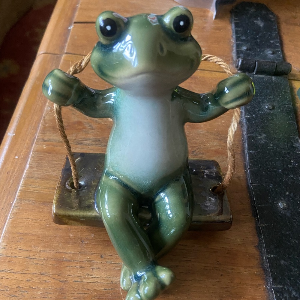 Vintage Glossy Ceramic Frog on a Swing Figurine - Picture 6 of 6